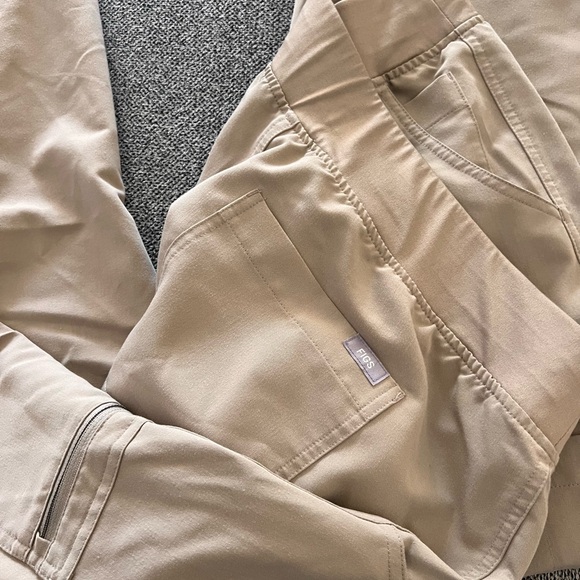 Women’s Figs Yola scrub bottoms XXL - Picture 4 of 4